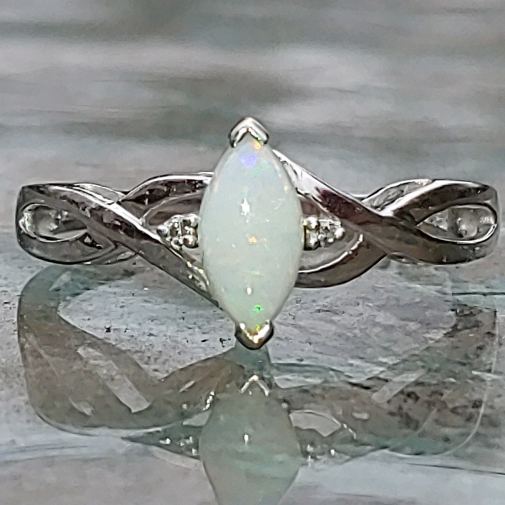 Wkd Sale ⭐Opal & Diamond White Gold Ring